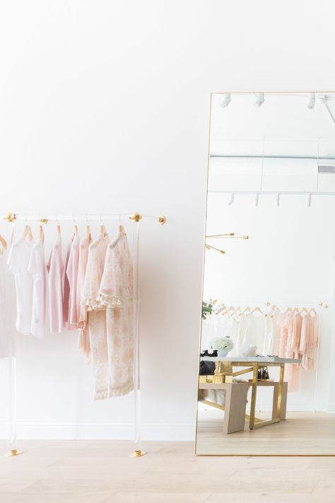 From the palest blush to vibrant hues, these rooms are pretty in pink. Clothing Boutique Ideas, Clothing Store Interior, Store Design Boutique, Southern Design, Boutique Ideas, Boutique Interior Design, Boutique Decor, Luxe Interiors, Boutique Interior