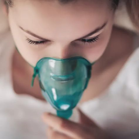 7 Signs It's Time for Oxygen Therapy When You Have COPD Thoracic Surgery, Lung Transplant, Healthy Lungs, Oxygen Therapy, Difficulty Breathing, Chronic Obstructive Pulmonary Disease, Lungs Health, Pulmonary Disease, Body Bars