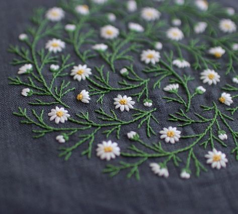 Embroidery Lessons, Diy Embroidery Patterns, Handmade Embroidery Designs, Pola Sulam, Embroidery Neck Designs, Hand Embroidery Flowers, Embroidery Patterns Vintage, Embroidery Flowers Pattern, Embroidery On Clothes