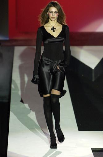 firstVIEW Runway Fashion Couture, Fashion Couture, Dark Fashion, Kate Moss, 2000s Fashion, Runway Looks, Fashion Killa, Gothic Fashion, Couture Fashion