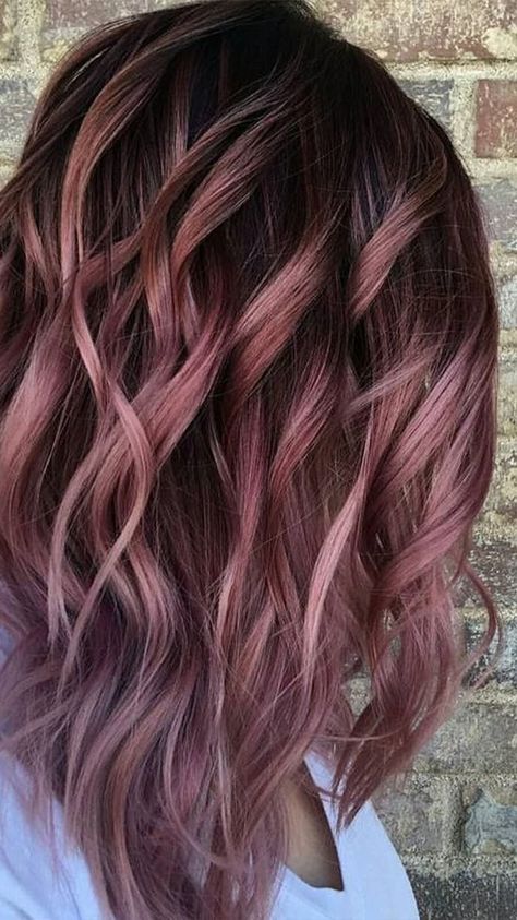 Bright and intense neon colors are trending but not everyone wants to go full on with this bold look, so we've found this style that merges this bold look with other more subtle elements. 🍫 Lilac Hair Color, Rambut Brunette, Gold Hair Colors, Hair Color Rose Gold, Lilac Hair, Winter Hair Color, Rose Gold Hair, Brown Hair With Highlights, Pastel Hair