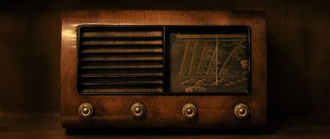 1950s Radio, 1920s Aesthetic, Escape Room Puzzles, Radio Waves, Retro Radio, Look At The Moon, The Big City, Radio Wave, Retro Background