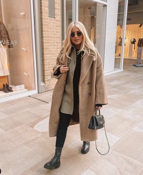 Ruby Holley, Happy Black Friday, Minimal Wardrobe, Home Black, Cold Weather Fashion, Casual Winter Outfits, Autumn Outfit, Outfit Inspo Fall, Fashion Lifestyle