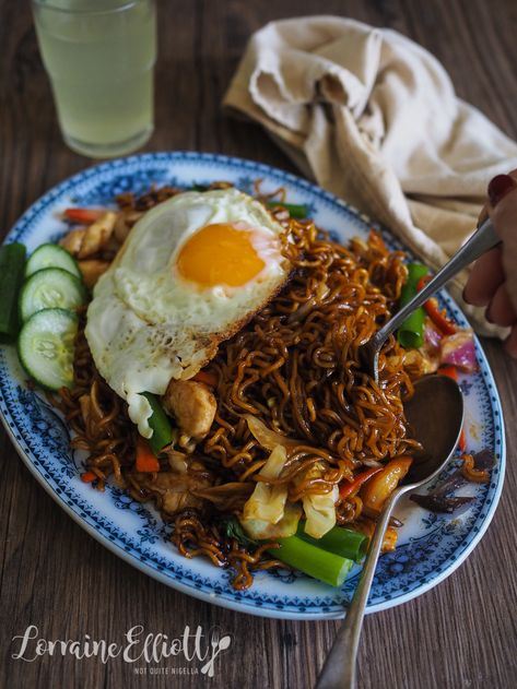 Mi Goreng Recipe, Mie Goreng Recipe, Indomie Recipe, Mi Goreng, Mee Goreng, Fry Noodles, Singapore Noodles, Winter Foods, Easy Delicious Dinners