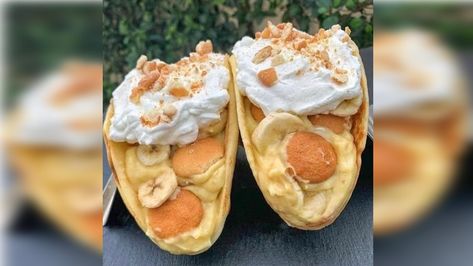 Banana Pudding Tacos with Vanilla Wafer Shells Banana Pudding Cheesecake Tacos, Pepperidge Farm Banana Pudding Recipe, Banana Pudding Tacos, Darius Cooks, Chocolate Pudding Desserts, Dessert Taco, Vanilla Wafer, Desert Ideas, Viral Photo