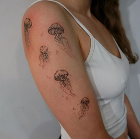 Cool Jellyfish Tattoos, Jellyfish Wrist Tattoo, Jelly Fish Tattoos For Women, Ocean Shoulder Tattoo, Tattoos And Placement, Ocean Hip Tattoo, Jellyfish Back Tattoo, Medusa Tattoo Animal, Fish Small Tattoo