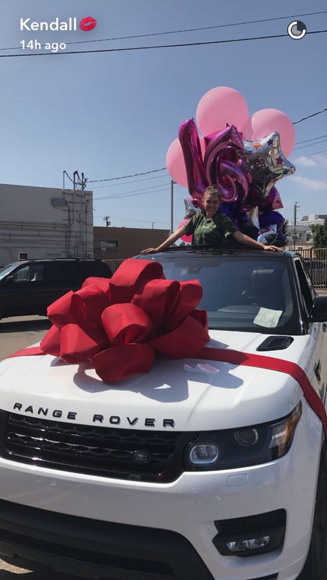 Sweet 16 Car Surprise Ideas, Jeep Gifts, Kalani Hilliker, Birthday Goals, Mom Car, Lux Cars, Prom Girl Dresses, Car Goals, Jeep Cars