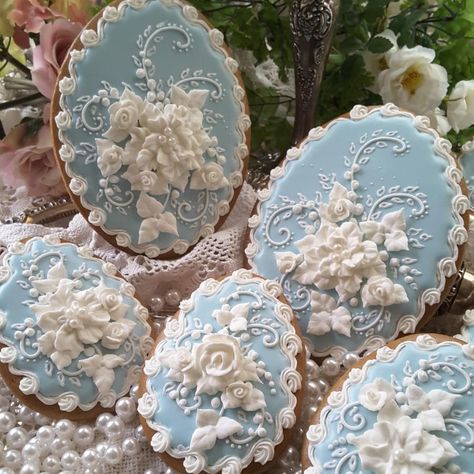 Wedgewood-ish by Teri Pringle Wood Art Cookies, Elegant Cookies, Egg Cookies, Easter Egg Cookies, Wood Cookies, Cookies Cake, Pretty Cookies, Fancy Cookies, Creative Cookies