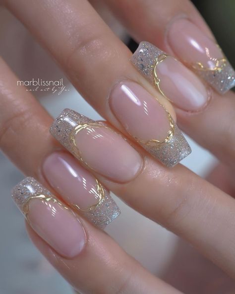 Nail Art Wedding Elegant Gold, Wedding Nails Champagne, Gel Polish Nail Designs Classy, Gold Bridesmaid Nails, Gold And Silver Nail Designs, Cream And Gold Nails, Elegant Gold Nails, Silver And Gold Nails, Gold And Silver Nails