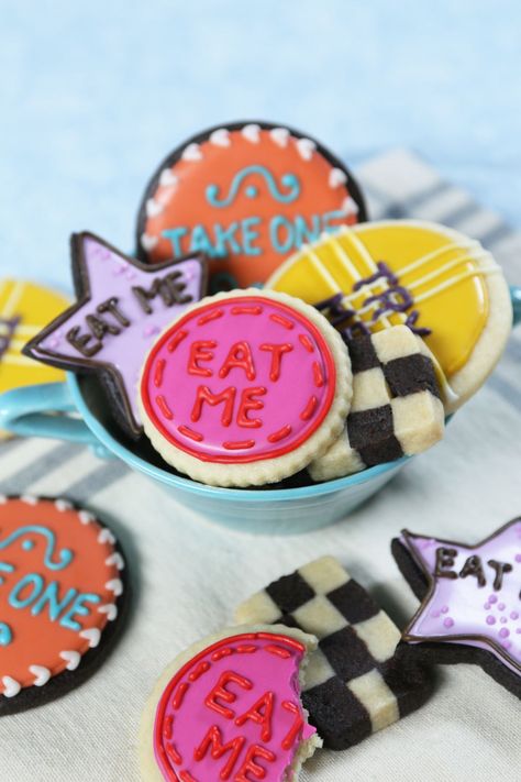 Alice in Wonderland 'Eat Me' Cookies Recipe Holiday Confections, Alice In Wonderland Eat Me, Alice In Wonderland Food, Wonderland Food, Jul Kaka, Fiction Food, Nerdy Nummies, Disney Foods, Alice In Wonderland Tea Party Birthday