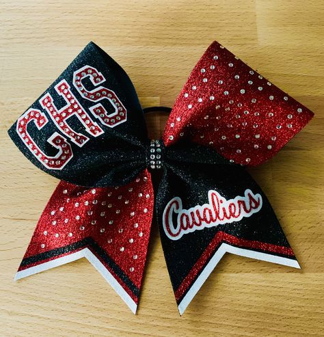 Senior Bows Cheerleading, Cheer Bow Ideas High Schools, How To Make Cheer Bows, Cheer Bows Ideas, Diy Cheer Bows, Cheer Merch, Cheer Formations, Cheer Spirit Sticks, Cheer Decorations