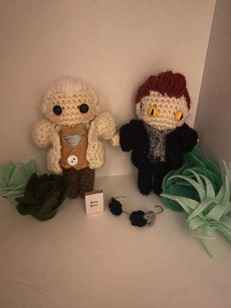 Materials used: 5mm crochet hook, 4 weighted acrylic yarn, felt, glasses made of yarn and a paper clip Good Omens Crochet Pattern, Good Omens Gift Ideas, Good Omens Cake, Good Omens Crochet, Good Omens Christmas, Aziraphale And Crowley, Ineffable Husbands, Simple Crochet, Crochet Bookmarks