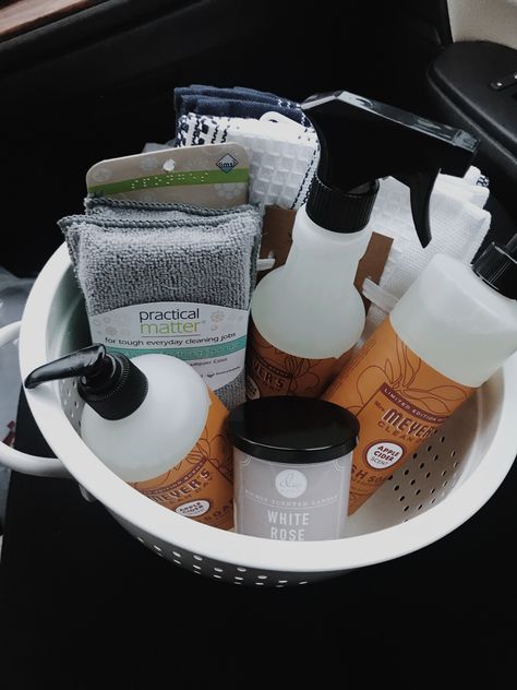 Cleaning Products Gift Basket, Mrs Meyers Gift Basket, Cleaning Basket Gift, Cleaning Gift Basket Ideas, Cleaning Supplies Gift Basket, Sil Gifts, Spring Cleaning Basket, Cleaning Gift Basket, Goodwill Gifts