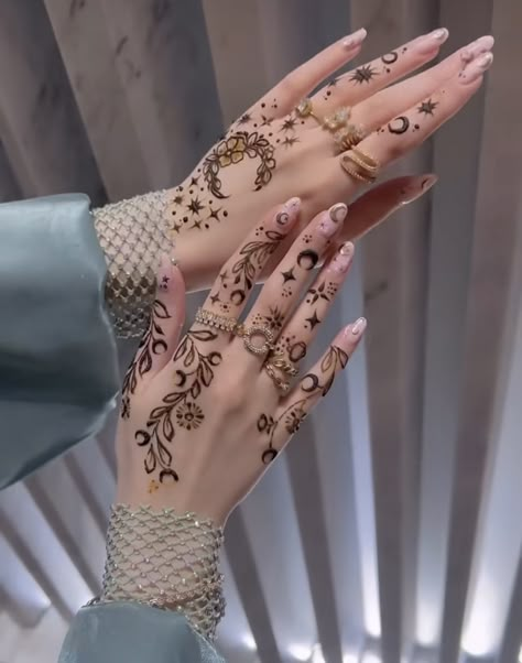 Wedding Henna Designs, Henna Tattoo Designs Hand, Henna Art Designs, Modern Henna Designs, Simple Henna Tattoo, Latest Henna Designs, Very Simple Mehndi Designs, Simple Mehndi Designs Fingers, Modern Mehndi Designs