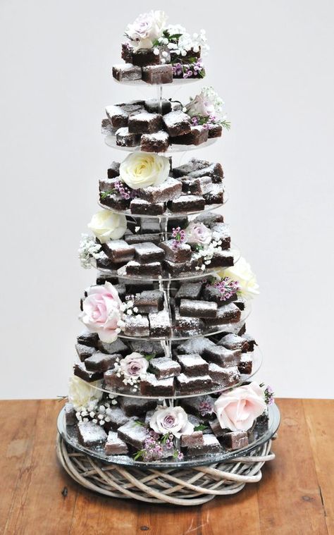 Brownie Wedding Cakes, Cake Alternatives, Wedding Brownies, Alternative Wedding Cakes, Cake Brownie, Buffet Dessert, Hotel Buffet, Cake Tower, Wedding Cake Alternatives