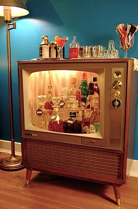 Dishfunctional Designs: Upcycled & Repurposed Vintage Console TV's Vintage Industrial Furniture, Mini Bars, Vintage Tv, Liquor Bottles, Retro Home, Dream House Decor, Repurposed Furniture, Industrial Furniture, Design Case