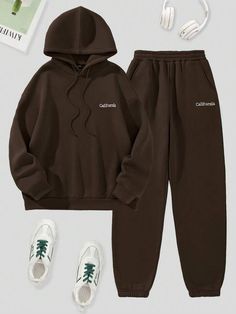 Picknick Outfits, Ootd Sport, Track Suit Outfit, Hoddies Outfits, Hoodie Outfit Casual, Minimalist Wardrobe Capsule, Baggy Outfit Ideas, Winter Mode Outfits, Hoodie And Joggers