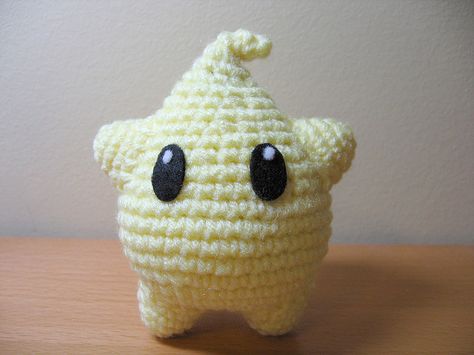 Luma Amigurumi by t0fugurl, via Flickr  So cute! Luma from the Super Mario Galaxy games Crochet Luma, Bts Amigurumi, Crochet Mario, Mario Crochet, Mario Star, Easy Crochet Animals, Confection Au Crochet, Crochet Diy, Diy Crochet Projects