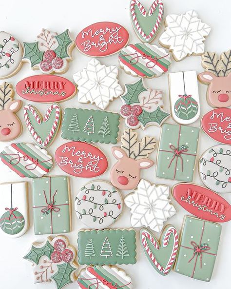 Christmas Party Cookies Decorated, Holiday Cookie Royal Icing, Christmas Cake Decorated, Merry Christmas Sugar Cookies, 2023 Christmas Cookies, Christmas Decorative Cookies, Pastel Christmas Cookies Decorated, Merry Christmas Cookies Decorated, Christmas Lights Cookies