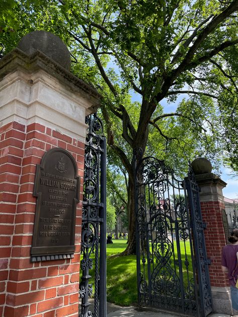 Brown pre college program check in day! Barnard College Dorm, Brown University Dorm, Brown College Aesthetic, Brown University Aesthetic, University Goals, Neighborhood Entrance, Pre College, University Inspiration, Tangled Up In You