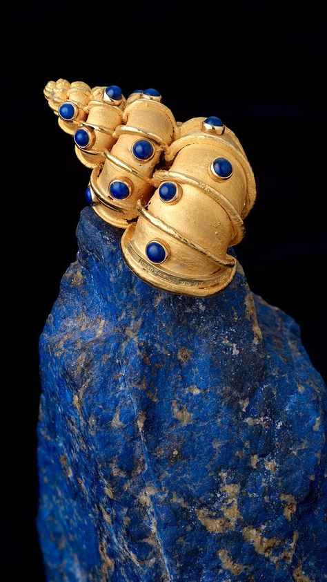 18ct gold lapis lazuli 'Supershells' objet d'art, of a snail atop an outcrop, by Grima. Grima Jewellery, Sea Witchery, Andrew Grima, Jewellery Sale, Shell Shock, Lapis Jewelry, 70s Inspired Fashion, Blue Cobalt, Bathing Ape