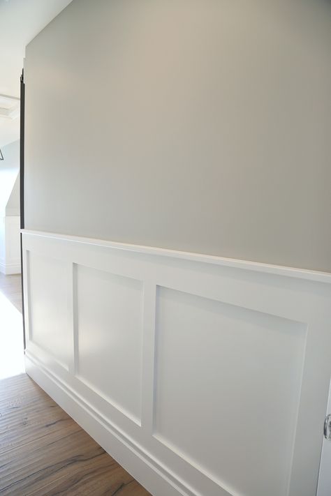 Lambriseringen Gang, Benjamin Moore Stonington Gray, Benjamin Moore Grey Owl, Stonington Gray, Benjamin Moore Gray, Interior Paint Colors Schemes, Wainscoting Styles, Trending Paint Colors, Gray Wall