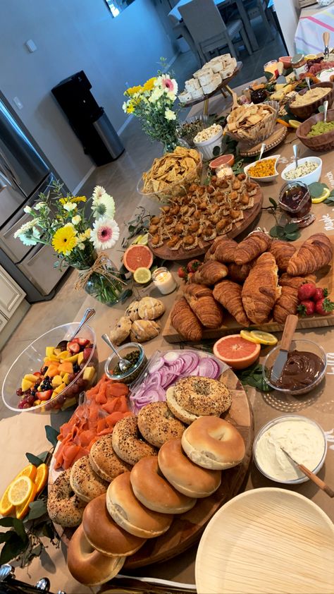 Big Brunch Buffet, Brunch Food Table, English Breakfast Buffet, Eggless Breakfast, Brunch Table Setting, Thanksgiving Brunch, Party Spread, Continental Breakfast, Brunch Spread