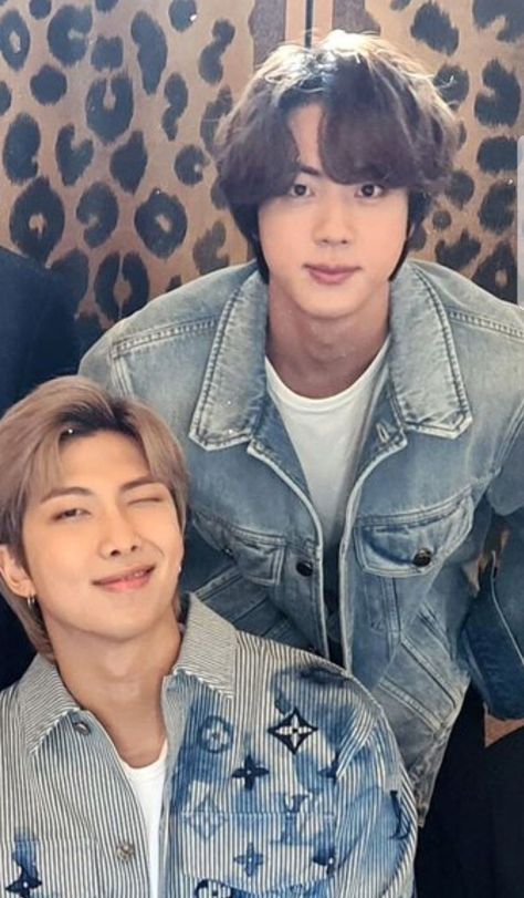 Namjin Photos Wallpaper, Namjin Wallpaper, 17 Kpop, Bts Group Photos, Park Jimin Cute, Best Friendship, Kim Taehyung Wallpaper, Bts Lockscreen, Jungkook Cute