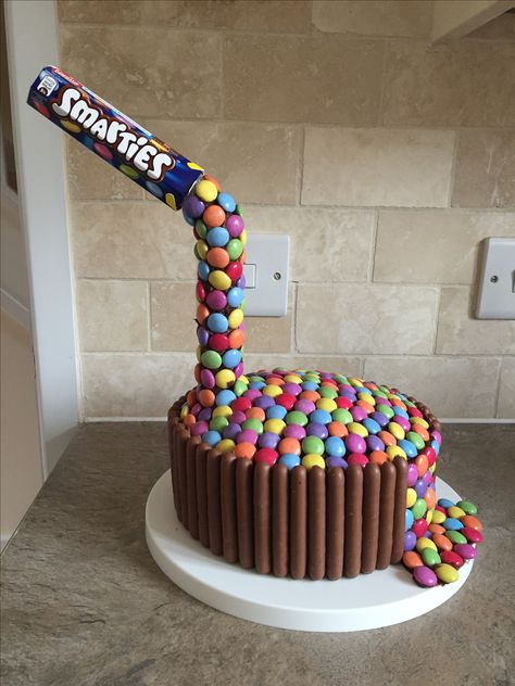 Smarties anti-gravity cake Smartie Cake Ideas, Anti Gravity Cake Ideas, Gravity Cake Ideas, Antigravity Cake, Smartie Cake, Rose Gold Glitter Wallpaper, Smarties Cake, Anti Gravity Cake, Gravity Cake