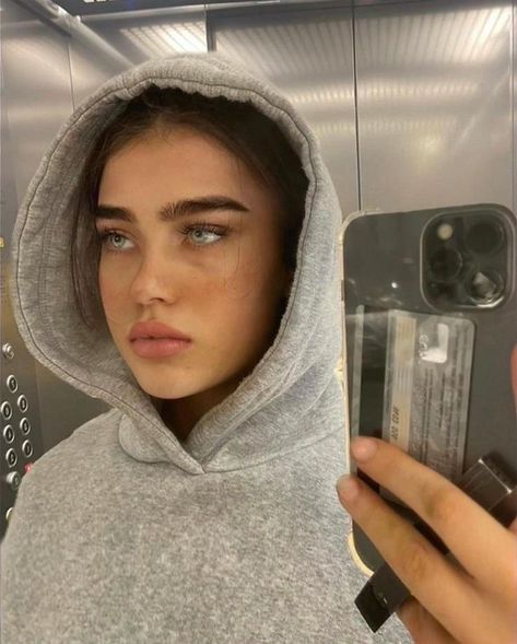 Instagram influencer and singer Claudia Valentina posing for insta mirror photo in an elevator Claudia Valentina, Posing For Instagram, Poses For Instagram, Mirror Picture, Pic Pose, Instagram Influencer, Sweet Sweet, Insta Photo, Inspiration Ideas