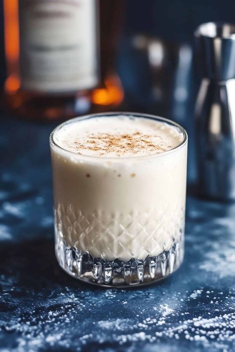 Bourbon Milk Punch Brandy Milk Punch, Bourbon Milk Punch, Milk Punch Recipe, Milk Punch, Party Food Bar, Apple Cider Cocktail, Creamy Cocktails, Whiskey Recipes, Types Of Cocktails