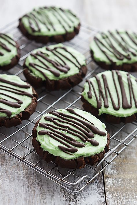 Grasshopper Sugar Cookies | Creme de la Crumb Crumple Cookies, Swig Cookies, Grasshopper Cookies, Andes Mints, Crumble Cookie Recipe, Mint Frosting, Sugar Cookie Cakes, Andes Mint, Crumbl Cookies