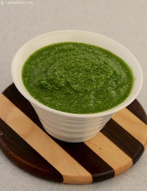 Basic Green Paste, Coriander and Green Chilli Paste recipe Chilli Paste Recipe, Indian Gravy Recipe, Homemade Green Chili, Secret Sauce Recipe, Green Chilli Sauce, Best Sauce Recipe, Dum Aloo, Green Chili Sauce, Homemade Chilli