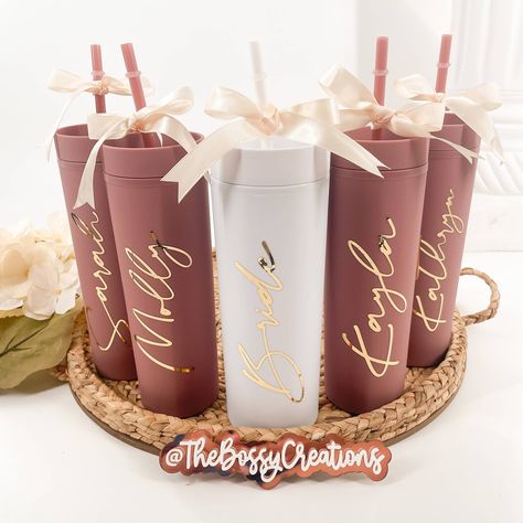 Surprise your bridesmaids / bridal party with a one of a kind Mauve personalized tumblers with a boho theme made specially for them, literally! Beautifully personalized with their name, will make a great present for anyone on your list. This style of tumblers make a great complement to your vacation trip, beach, pool, lake, or celebration! Also a great addition to your Bridesmaid Proposal Box since it comes beautifully decorated with their name and a ribbon. 🌿 This personalized tumblers can be Mauve Bachelorette Party, Bridal Gifts For Bridesmaids, Bridesmaid Proposal Ideas Cheap, Bridal Party Gift Ideas, Western Bridesmaid Proposal, Bridesmaid Boxes Proposal, Bridal Proposal Box Ideas, Wedding Party Gifts For Bridesmaids, Bridal Party Boxes