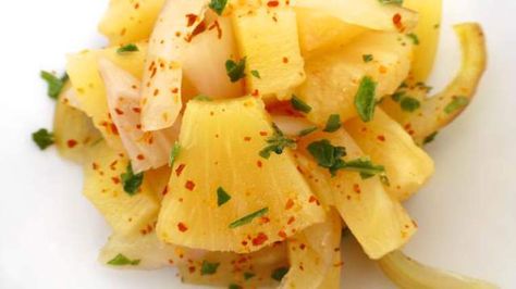 Leftover Pineapple, Pickled Pineapple, Pear Recipe, Roast Dinners, Pineapple Recipe, Canning Food Preservation, Pineapple Recipes, Salsa Dip, Cold Cuts