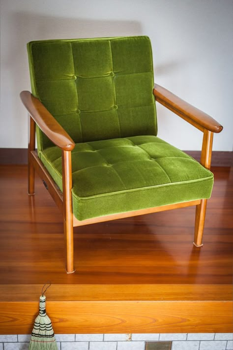 Vintage Armchair Living Room, Retro Armchair Makeover, 70s Chair, 70s Chairs, 50s Furniture, 60s Chair, Cozy Reading Chair, Retro Chairs, Mcm Chair