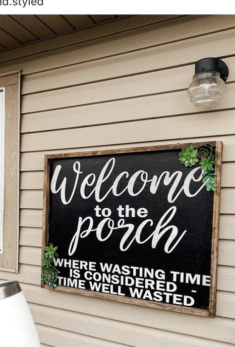 Patio Farmhouse Decor, Diy Patio Signs, Back Porch Table Decor, Porch Sayings Signs Quotes, Back Porch Signs Diy, Front Deck Ideas Decor, Back Deck Signs, Back Patio Signs, Backyard Signs Diy