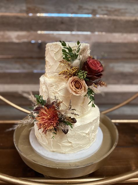 Burgundy And Brown Wedding, Simple 2 Tier Wedding Cake, Brown Wedding Cake, Fall Wedding Cake Ideas, Brown Wedding Cakes, 2 Tier Wedding Cake, Two Tier Wedding Cake, Showcase Ideas, Fall Wedding Cake