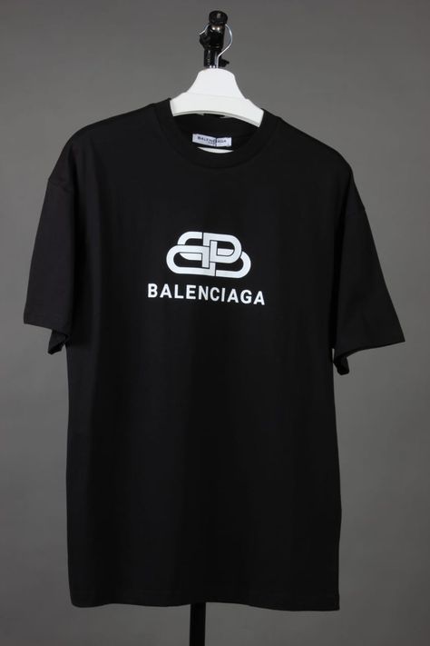 Balenciaga Tee Shirt, Model Kaos, Balenciaga Shirt, Beyonce Outfits, Clothes Ideas, Dream Shoes, Shirt Design, Balenciaga, Tee Shirt