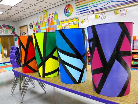 Painted Trash Cans, High School Art Room, Elementary Art Classroom, معرض فني, Elementary Art Rooms, Cassie Stephens, Art Classroom Decor, Art Curriculum, Collaborative Art