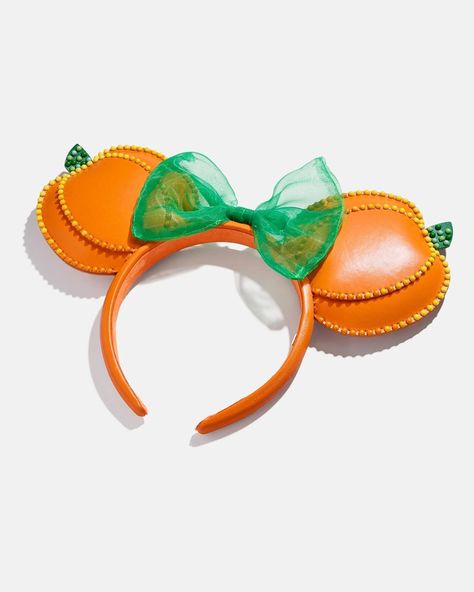 Trick or Treat! Check out the new spooky and stylish Disney Minnie Mouse Halloween-themed Ears (Headbands) that launched at BaubleBar. https://disneymouseketeer.com/new-disney-minnie-mouse-halloween-ears-at-baublebar/ #disney #disneyland #disneyworld #disneygram #disneylife #disneyprincess #waltdisneyworld #disneypintrading #mickeymouse #minnieears #minniemouseears #baublebar #disneyparks #mickeyears #disneyfan #disneylove #disneyplus #waltdisney #halloween #instadisney #disneylandparis #di... Halloween Disney Ears, Halloween Mickey Ears, Disney Headband, Minnie Mouse Pumpkin, Mouse Pumpkin, Disney Gear, Disney Ears Headband, Diy Disney Ears, Disney Pumpkin