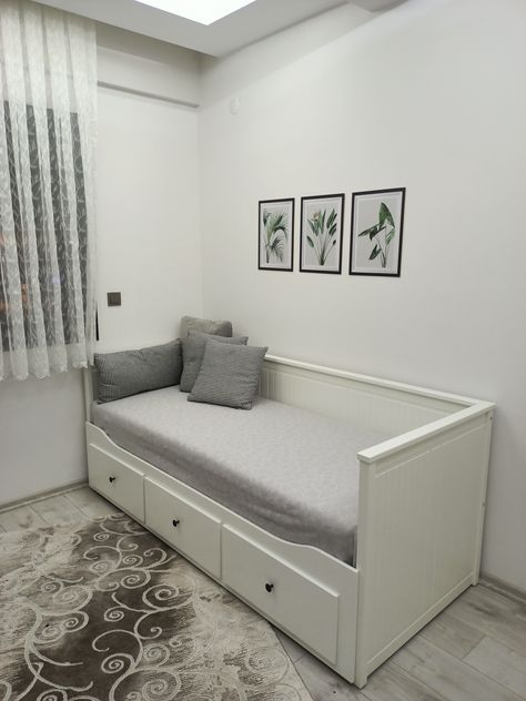 Ikea Hemnes Daybed Guest Room, Ikea Hemnes Divan, Ikea Divan, Hemnes Divan, Daybed Guest Room, Ikea Hemnes Daybed, Hemnes Daybed, Guest Bedroom Home Office, Chic Dining Room