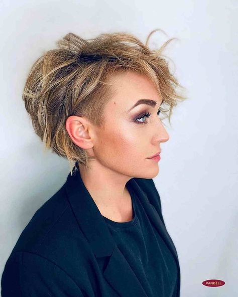 50+ Stunning Stacked Bob Haircuts for 2024 Stacked Bob Haircuts, Short Stacked Bobs, Stacked Haircuts, Stacked Bob Hairstyles, Bob Haircut Curly, Stacked Bob, Stacked Bob Haircut, Bob Hairstyles For Thick, Wavy Bob Hairstyles