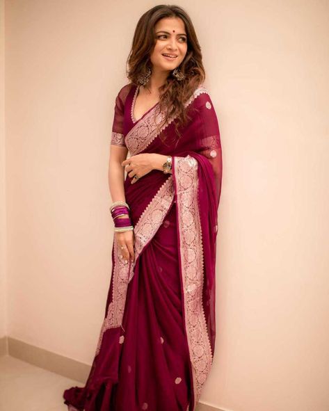 Maroon Saree, Saree Georgette, Sarees For Girls, Simple Saree Designs, Sari Design, Fashionable Saree Blouse Designs, Fancy Sarees Party Wear, Indian Saree Blouse, Simple Sarees