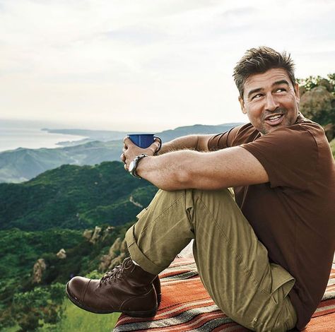 Buck Mason on Instagram: “Clear eyes, full hearts, can’t lose. Coach Taylor in Buck Mason for the June issue of @mensjournal. Huge thanks to @jefflipsky and…” Kyle Chandler, Buck Mason, Handsome Male Models, Men's Journal, Magazine Man, Mens Journal, Clear Eyes, Friday Night Lights, George Clooney