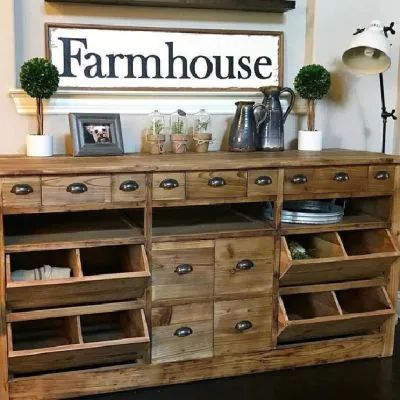 Farmhouse Kitchen Cabinet, Kitchen Cabinet Design Ideas, Americana Farmhouse, Cabinet Design Ideas, Beautiful Kitchen Cabinets, Rustic Farmhouse Living Room, Rustic Kitchen Cabinets, Farmhouse Kitchen Cabinets, Design Your Kitchen