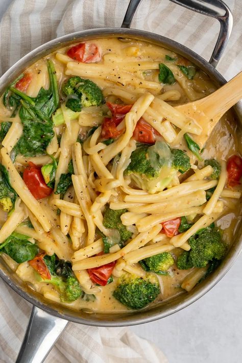 Pasta For Two, Quick Vegan Meals, Vegan Pasta Recipes, Broccoli Pasta, Spinach Pasta, Spinach Recipes, One Pot Pasta, Healthy Veggies, Broccoli Recipes