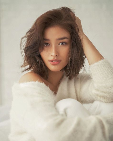 Liza Soberano on Instagram: “#LifeWithLiza 6pm tonight. ✨  Thank you @bjpascual for taking these for me. Can’t wait to see the rest of the photos! Thanks to my ever…” Liza Soberano Hairstyle, Liza Soberano Fashion, Liza Soberano Icons, Liza Soberano Photoshoot, Makeup Hacks Beauty Secrets, Liza Soberano, Short Hair Color, Fluffy Hair, Short Blonde Hair