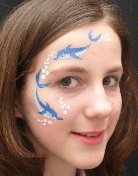 Face Paint Ocean Theme, Dolphin Face Paint Easy, Underwater Face Painting, Sunset Face Paint, Hawaii Face Paint, Summer Face Paint Ideas, Cute Face Paint Ideas For Teens, Whale Face Paint, Jellyfish Face Paint