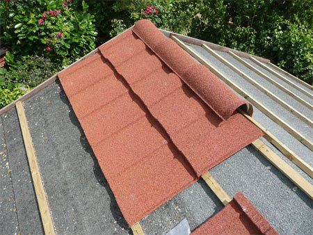 Repairing a shed roof – Roofing Felt or Shingles? – Shedblog.co.uk Shingles Roof, Shed Design Plans, Cool Sheds, Pole Barn Plans, Roofing Tiles, Tuff Shed, Clay Roof Tiles, Patchwork Tiles, Simple Shed